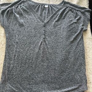 Women’s Old Navy Gray Short Sleeve Relaxed V-Neck Button front T-Shirt size M